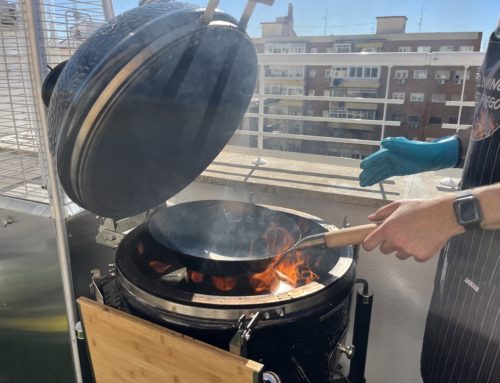 Cómo curar un wok en el kamado